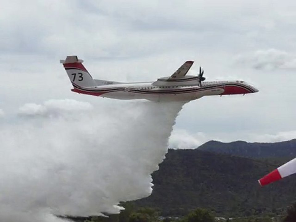 Largage du Dash8 lors des JPO de Brignoles.
