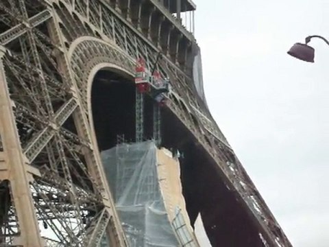 1er saut de Taig KHRIS - Record du monde tour Eiffel