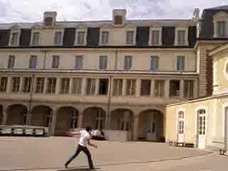 Magic Goals : une fenêtre, un ballon, pied en or, un but.