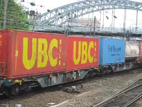 BB 437050 et son train de fret , gare de Mulhouse