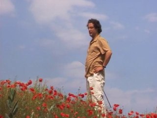 Seul, dans les coquelicots