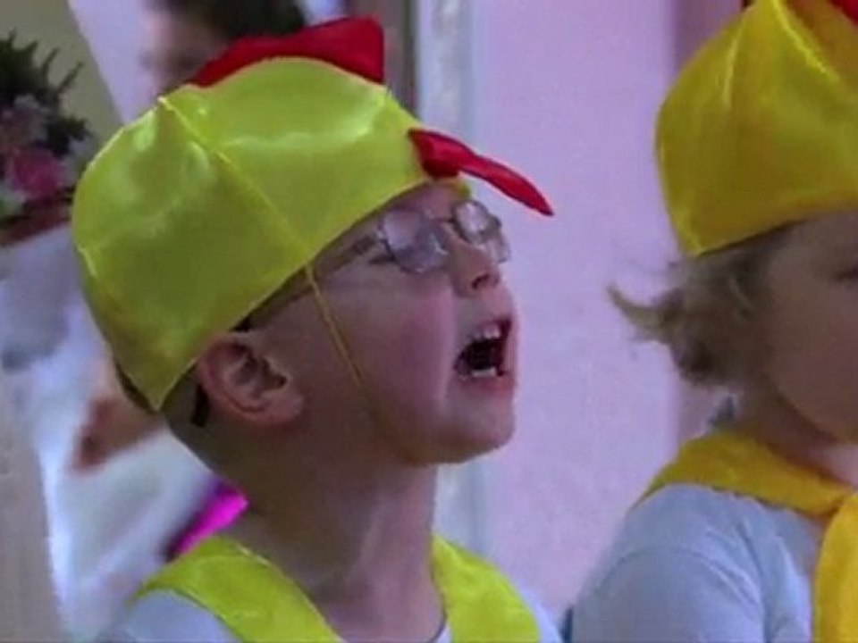 Поздравление от Младшей группы ЦЫПЛЯТА