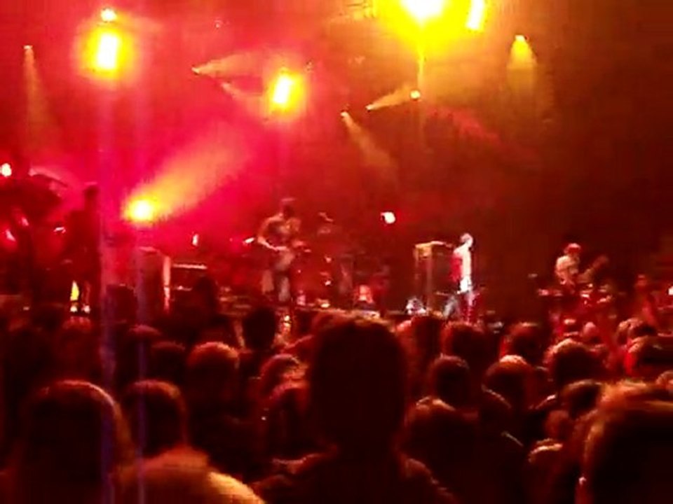 Kasabian "Fire" live à L'Olympia (2010)
