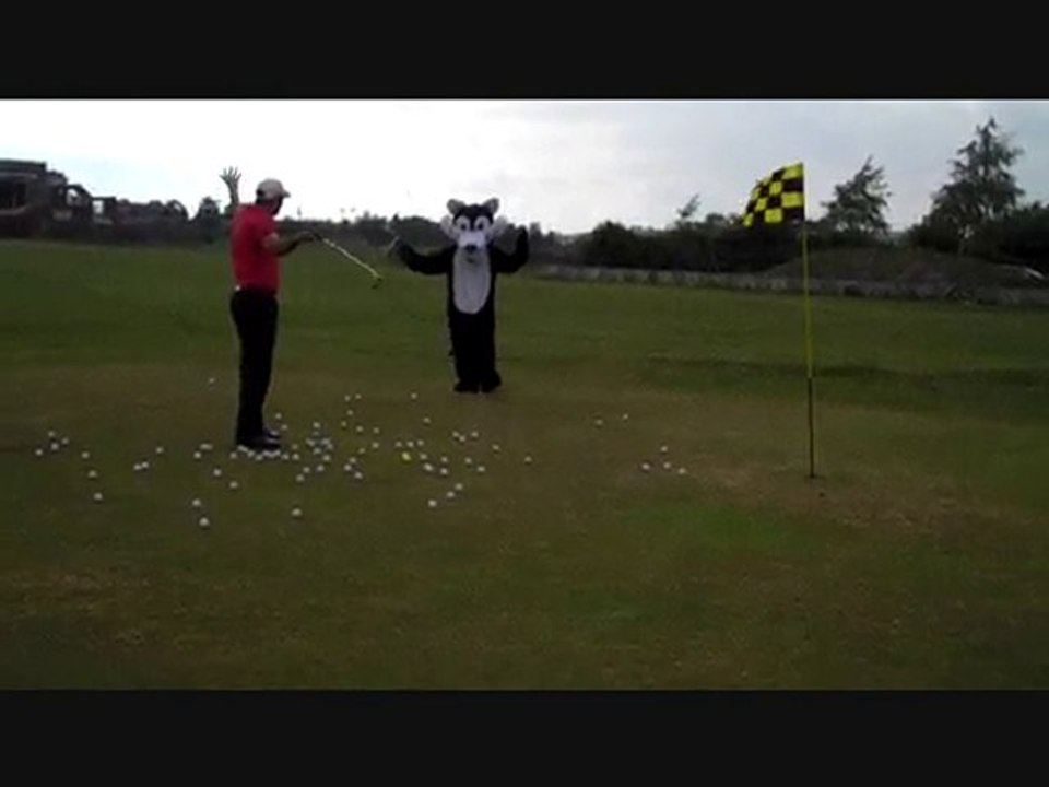 Tee-Wolf Pranks a Golfer
