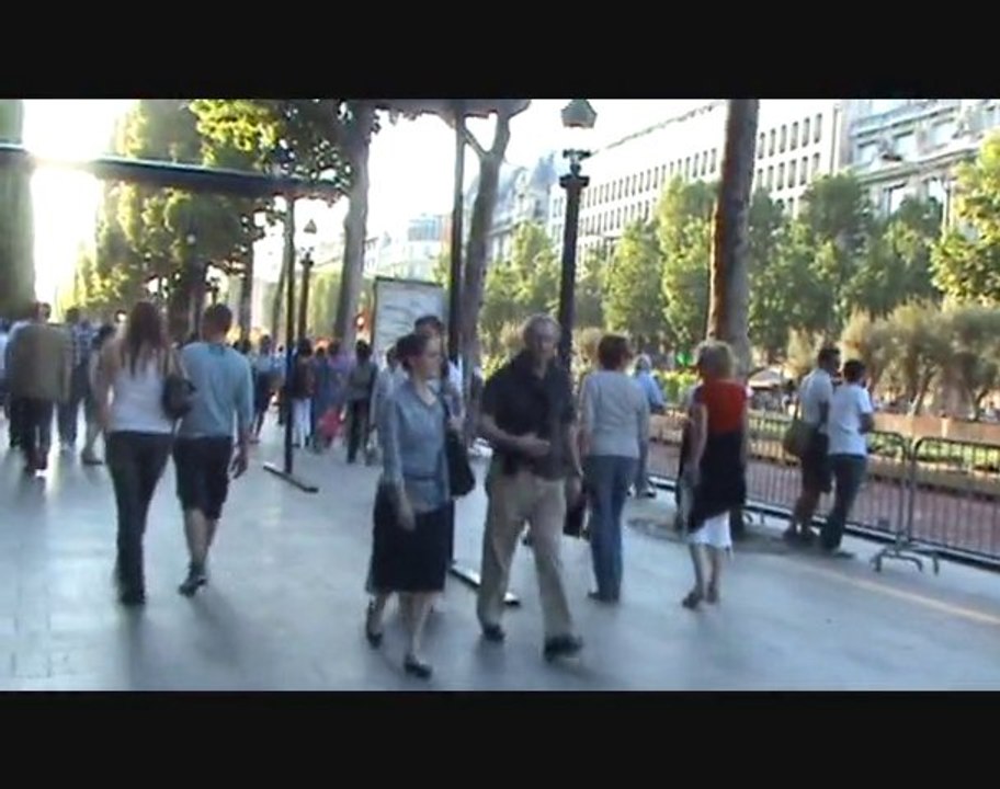 Les Champs-Elysées aux couleurs de la campagne française