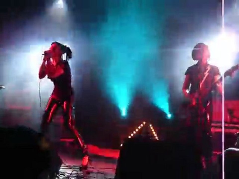 Human toys extrait live pavillon 108