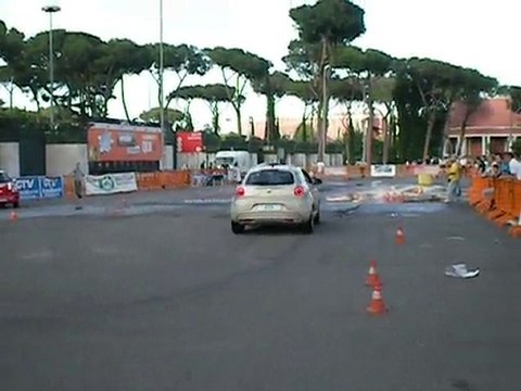 Una MiTo davanti allo Stadio