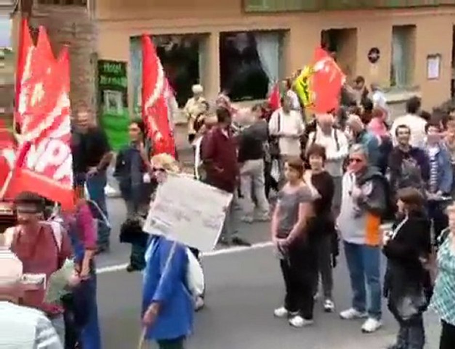 MANIF EMPLOIS RETRAITES RODEZ - 270510