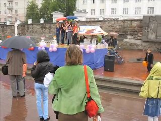 Екатеринбург: «Поющие под дождем» из серии «Городские прогул