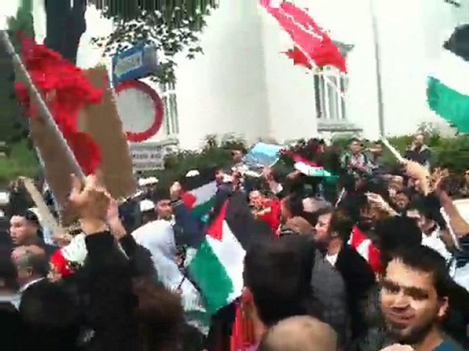 Viyanada israil bayragi yakildi