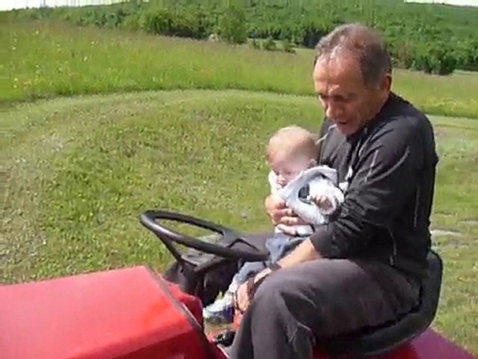Le 1er tour de tracteur de Jules