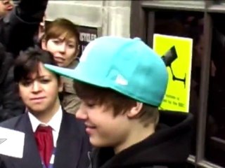 Justin Bieber Making Out in the Car!