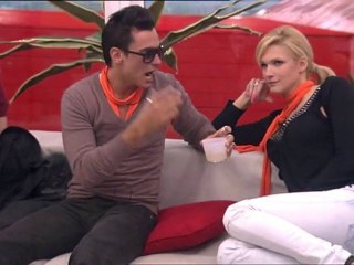 Jason: "Auprès de sa blonde, qu'il fait bon, fait bon ..."