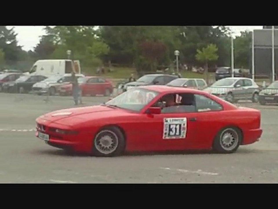 épreuve de maniabilité avec deux bmw 850 au rallye de nantes