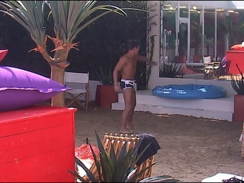 Attention : JC sous haute tension !