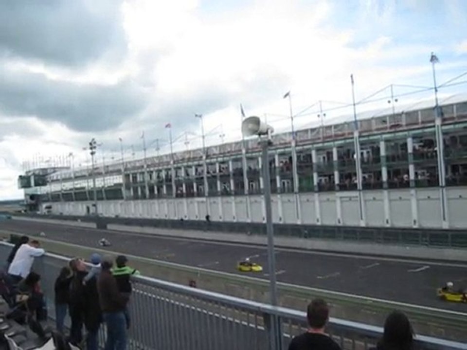 PETITE VIDEO SUPERKART 250 camions magny cours MAI 2010