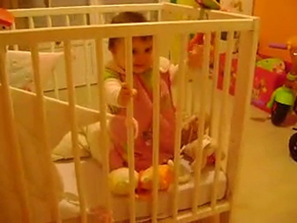 Lana Se met Debout  dans son lit........29-05-2010