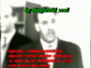 Le Président Algérien baise la main du Roi du Maroc -