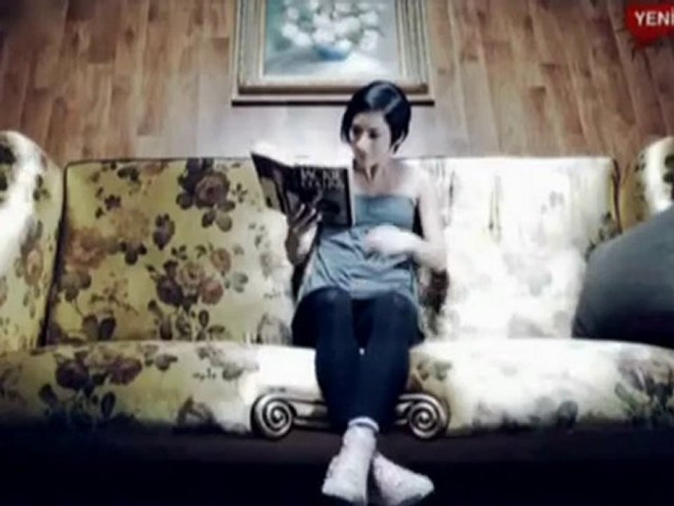 Emre Altug - Cifte Kavrulmus (2010) by Aluxton