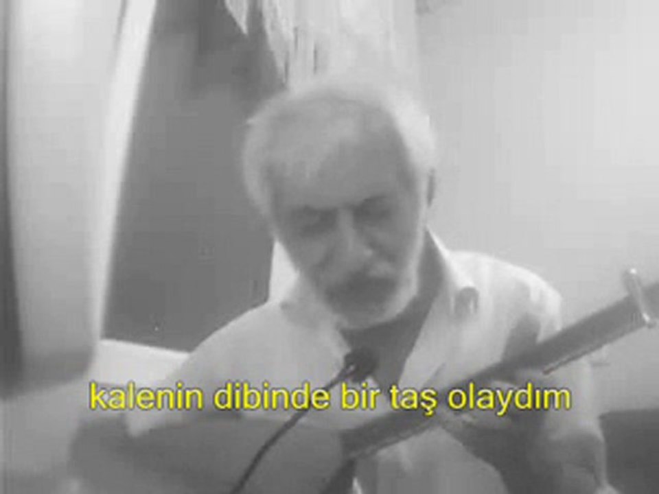 kalenin dibinde bir taş olaydım