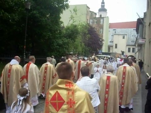 Procesja Bozego Ciala ulicami Opola