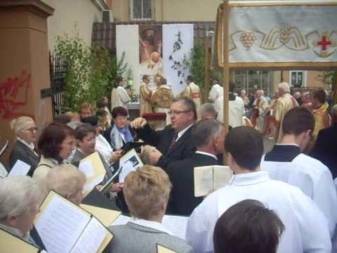 Procesja Bozego Ciala ulicamia Opola