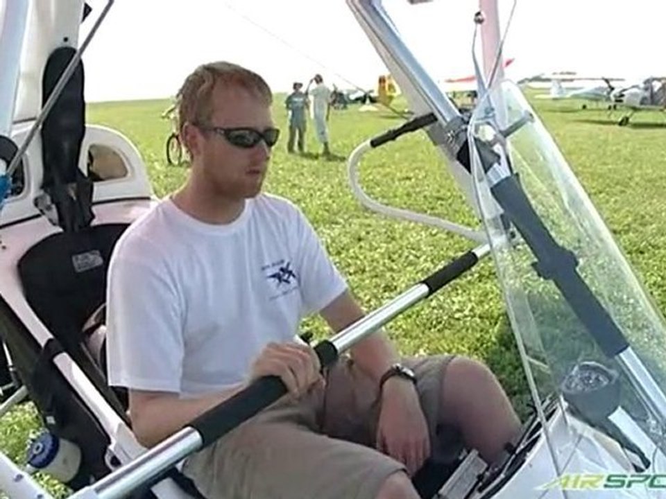 How does a flexwing aircraft operates