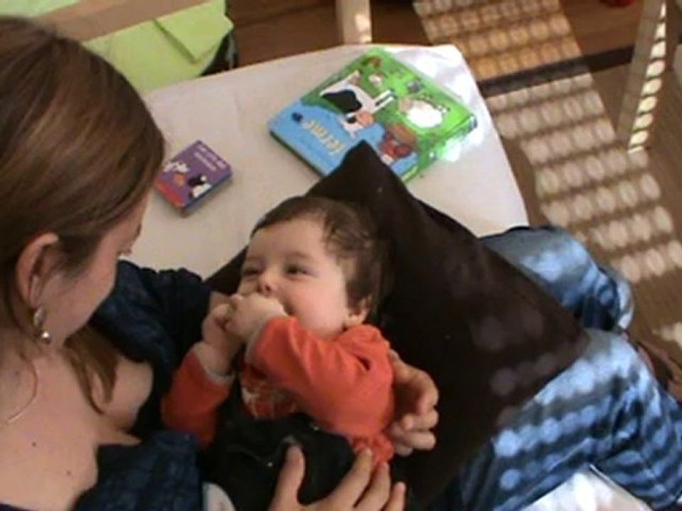 marius dans les bras de maman