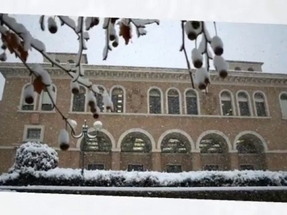 Le siège de l'Université sous la neige (Janvier 2009)