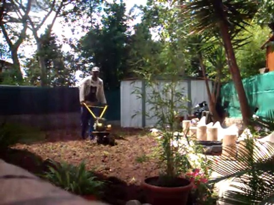 GEDC0281  video  de doudouali   coté   jardin  2009