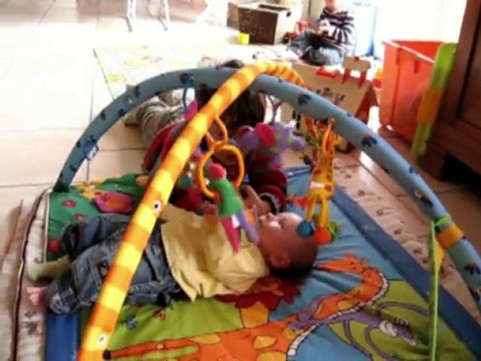 Arthur chante une berceuse pour Maho_mai 2010