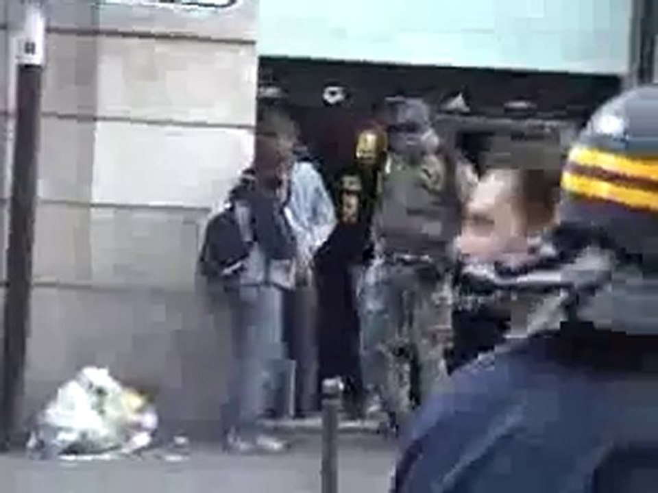 94 Les Flics Infiltrees dans la Manif Anti-CPE Paris 28.3.06