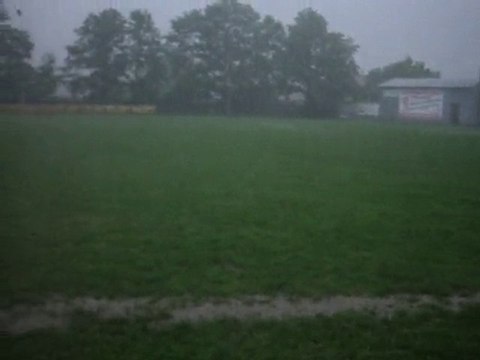 Przerwa w meczu z powodu ulewy