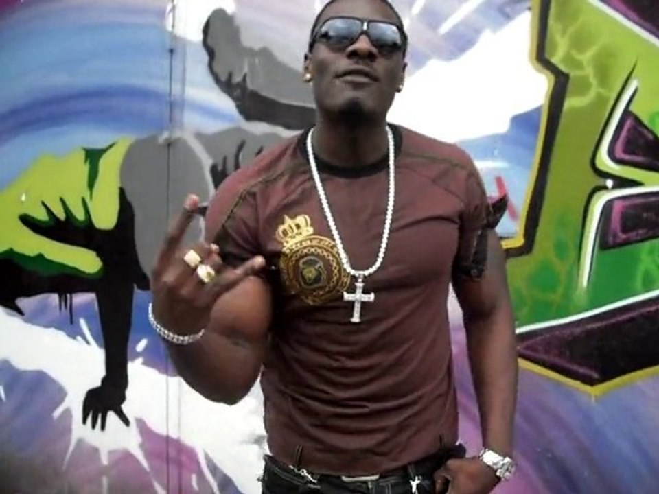 TONY MONTANOS  SOUTIENT  LA  MARQUE   WAZAL