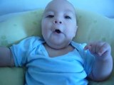 mon petit bavard à seulement 3 mois et demi ^^