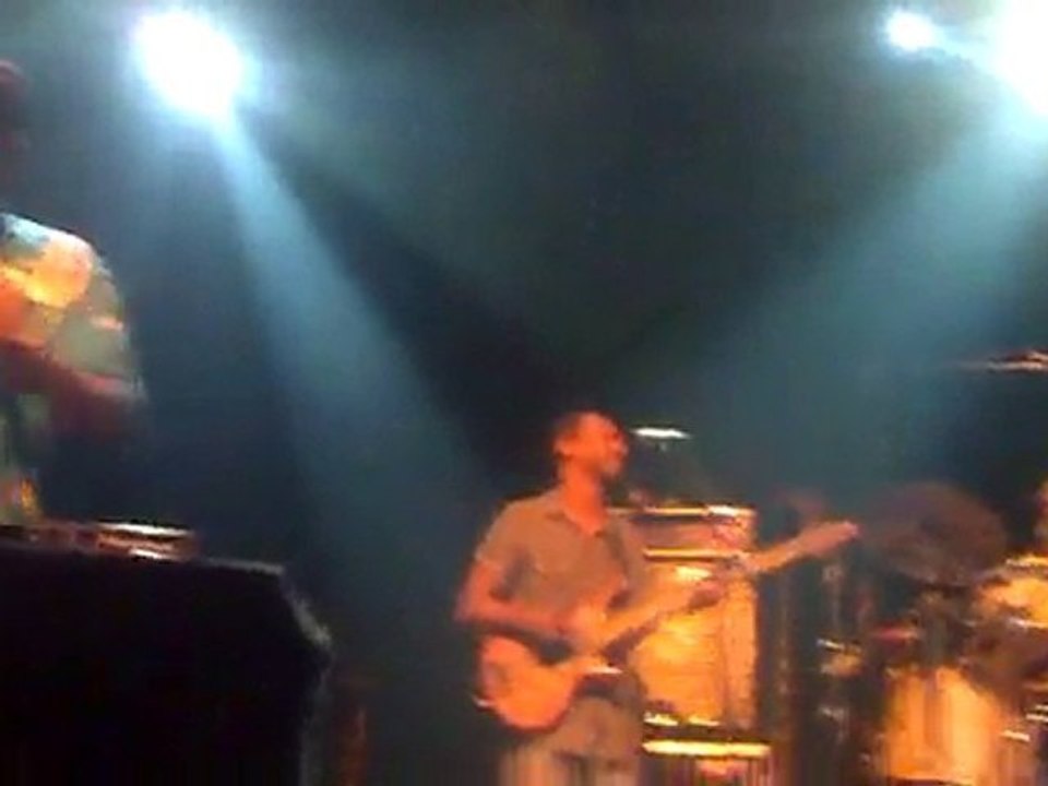 Féfé au bataclan 4.06.10_ technique de drague Fun part.1