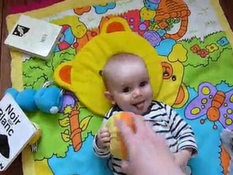 Bastien et le ballon 3 juin 10