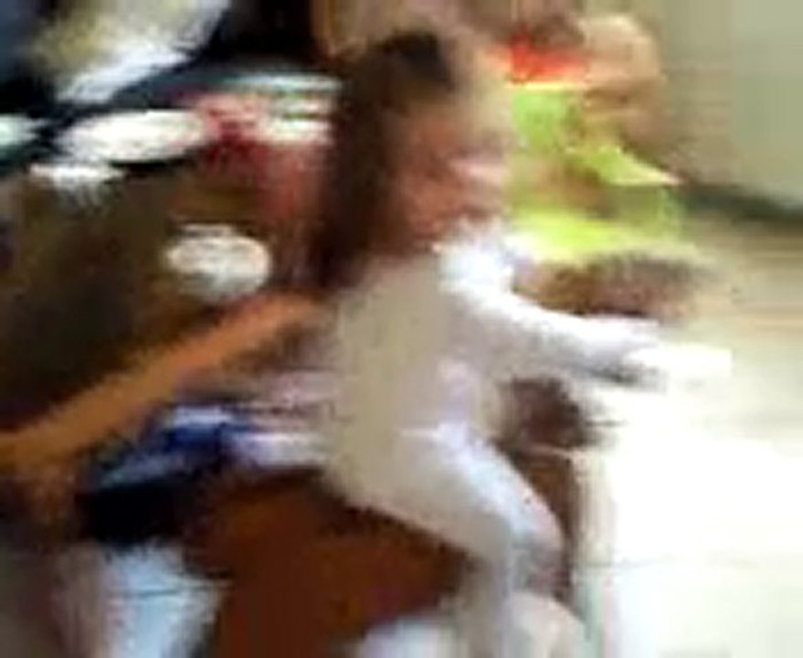 Elisa chez papi et mamie