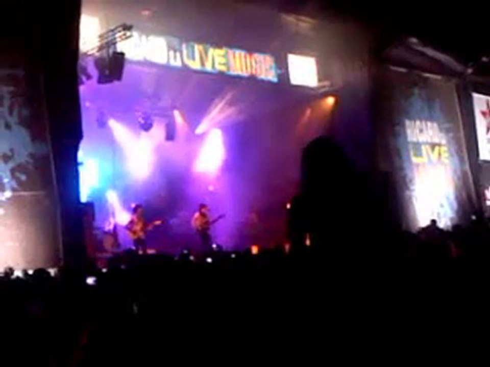 La la love you - BB Brunes - Amiens La Hotoie - 4 juin 2010