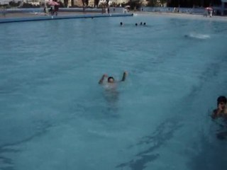 MOI AVEC MON AMI DEHBI AU PISCINE