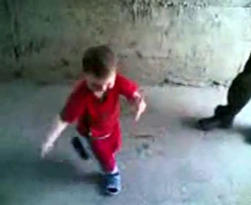 NIVEA Menergy Bu Çocuğa Dikkat