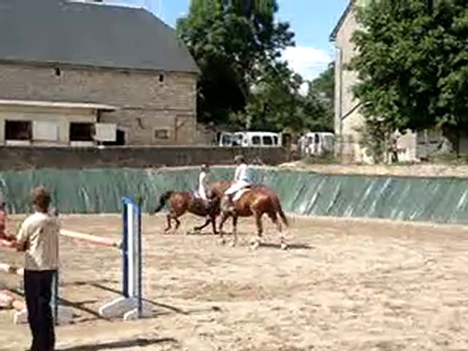 echauffement pr le concours de sauts d'obstacles à brounas !