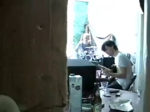 hit me tv op rood|noot (2)