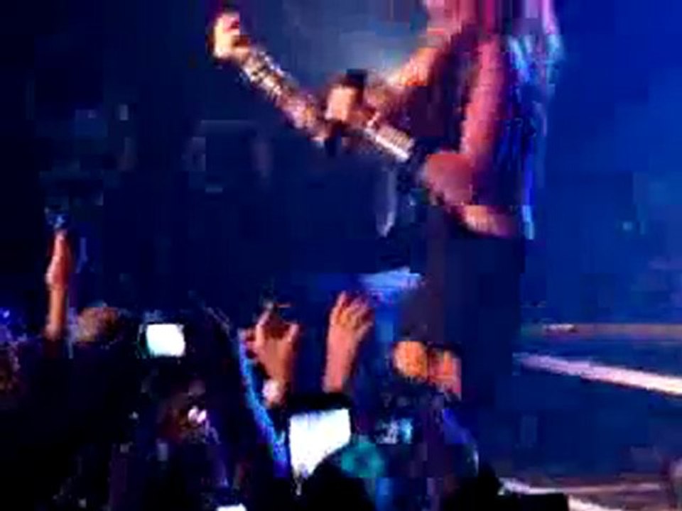 Miley Cyrus at HEavean G-A-Y 06062010 It´s the Climb