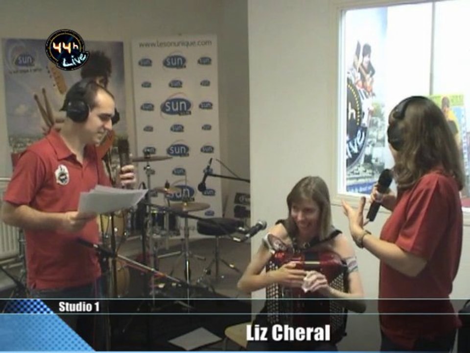 Liz Cherhal interview (44 h live)  05/06/2010