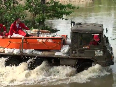 WOPR pomaga powodzianom. Wrocław powódź 2010