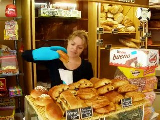 Dorine, pincée du petit pain au chocolat