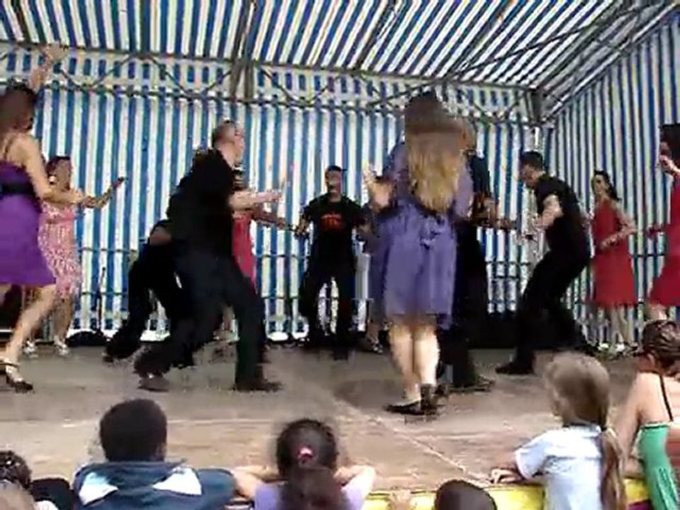 Démo de Salsa à Orly par Salsa Caliente groupe "Débutant"