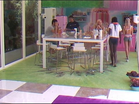 Clash Caroline / Lucie-Ange: Fais attention à toi !