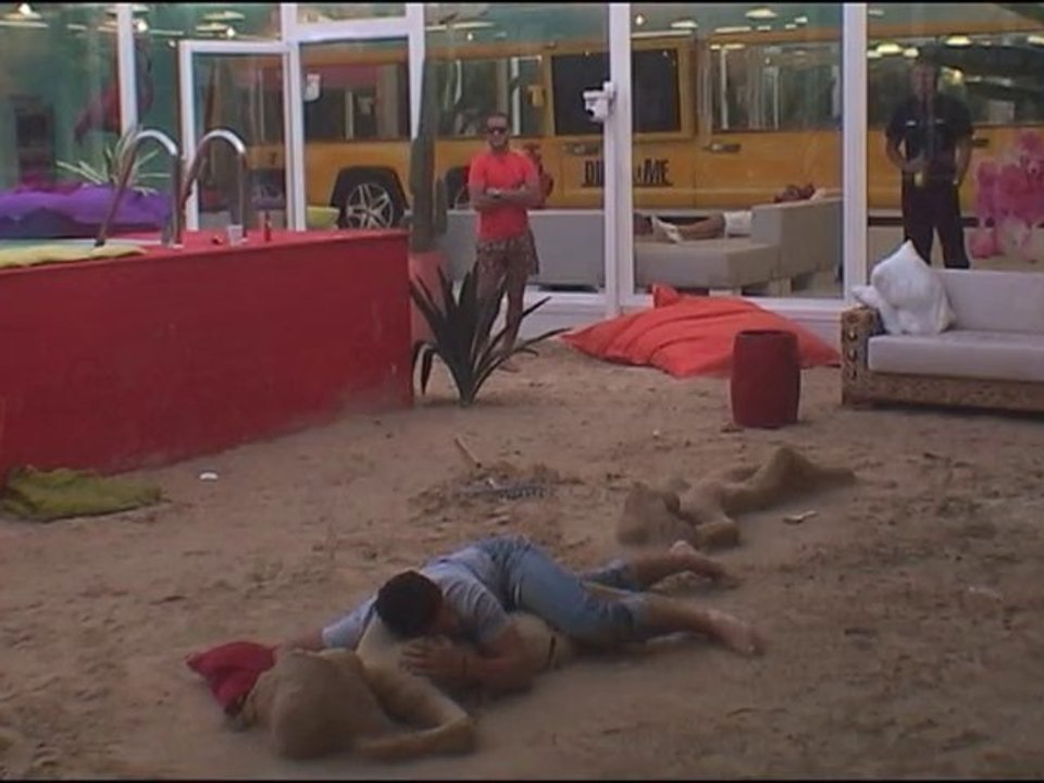 Kevin: gros câlin avec Cindy